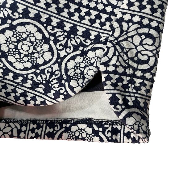 Croft & Barrow Size Medium Stretch Skort With Pockets Navy Blue & White - Picture 4 of 6